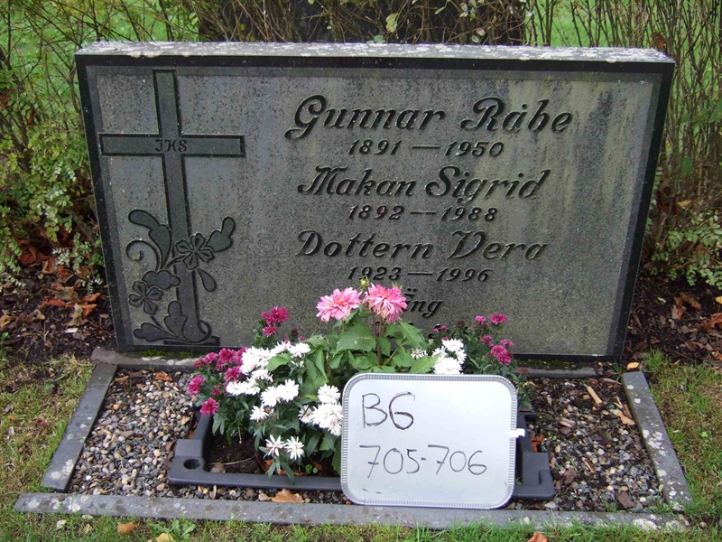 Grave number: B G F    11-12