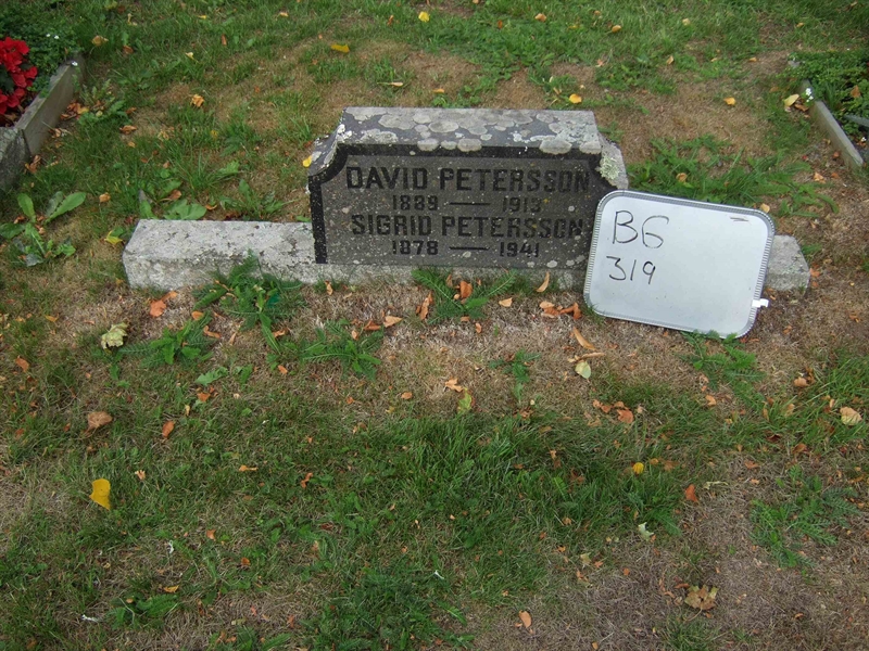 Grave number: B G C   111
