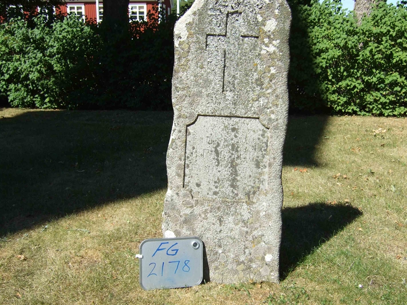 Grave number: F G B 22-25
