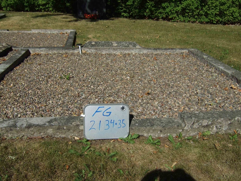 Grave number: F G B 101-102