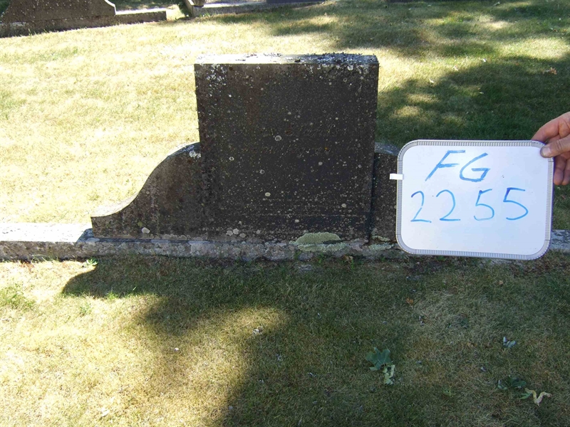 Grave number: F G A   177-178