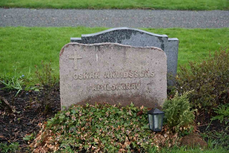 Grave number: A M   129-130