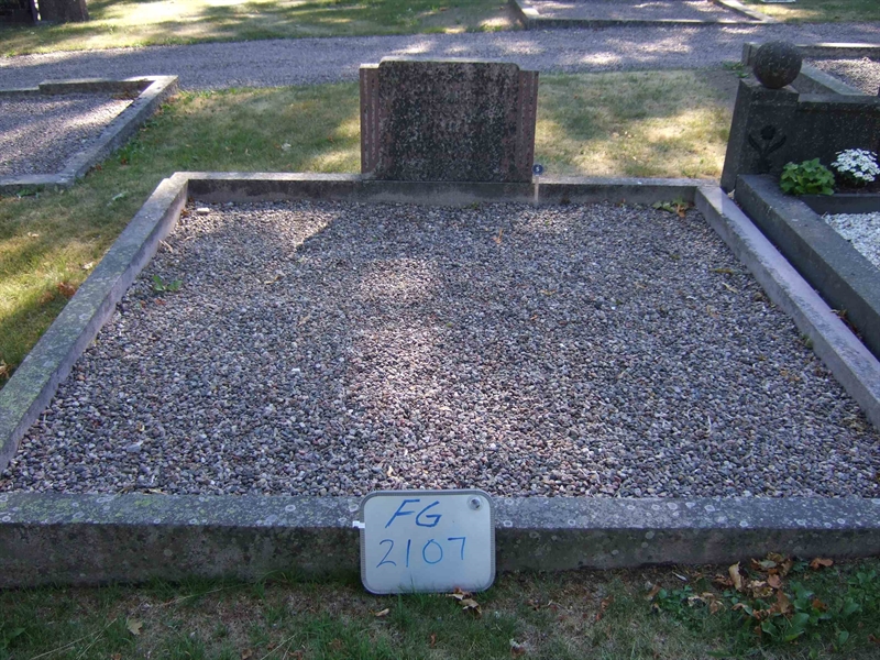 Grave number: F G B   148-149