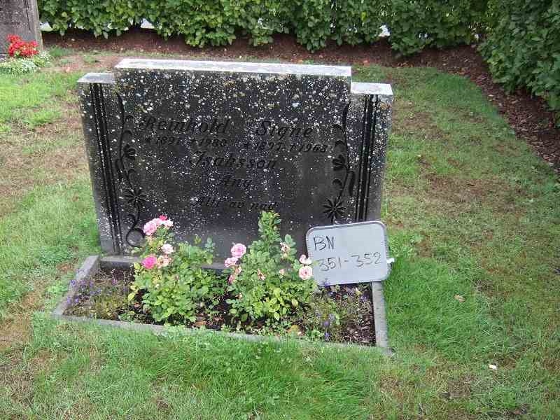 Grave number: B N A    47-48