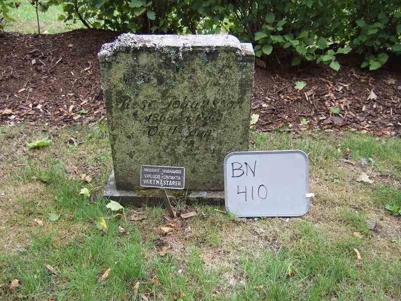 Gravnummer: B N B   100