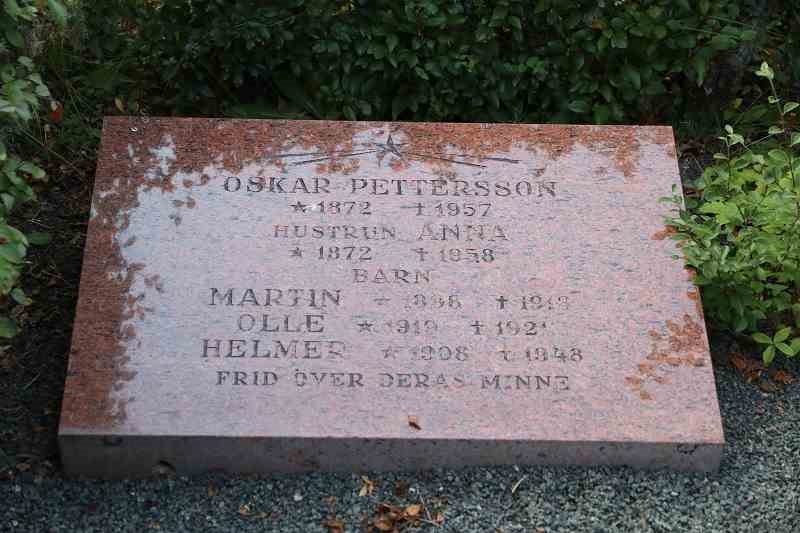 Grave number: G A 131-133