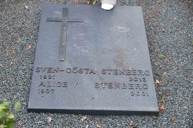 Grave number: G A 51-52