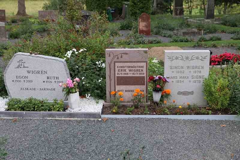 Grave number: G A 196-198