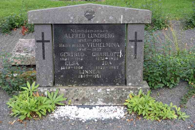 Grave number: G A 228-230