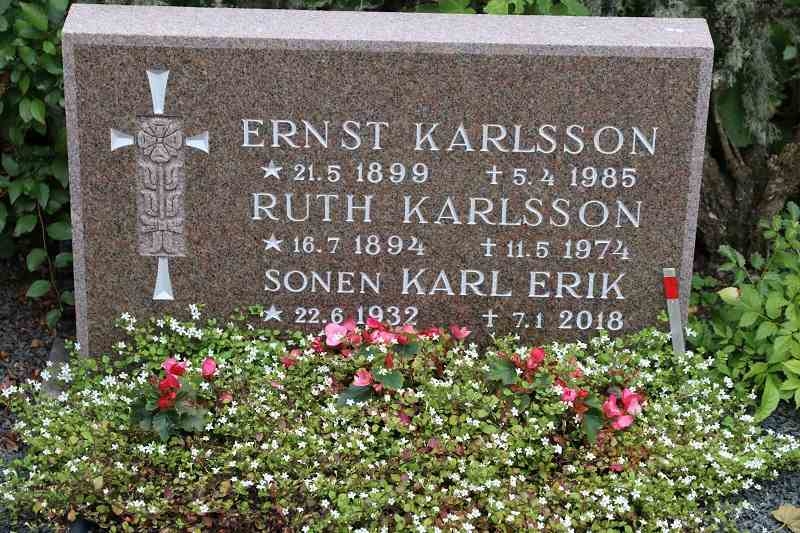 Grave number: G A 110-111