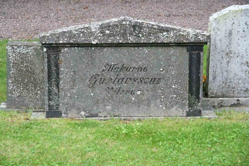 Grave number: F G B   243-244
