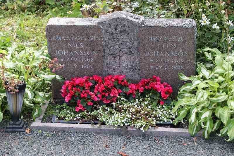 Grave number: G A 211-212