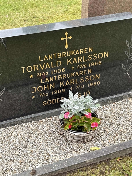 Grave number: SKF D   156, 157