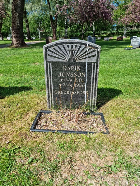 Grave number: D N 4  1004