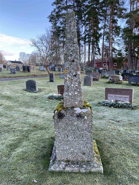 Grave number: 10 Ös 04    14