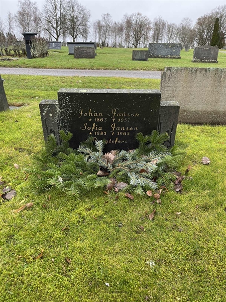 Grave number: Ärt 44 14    37+38