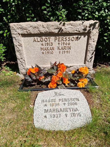 Grave number: 1 KV.4   266-268