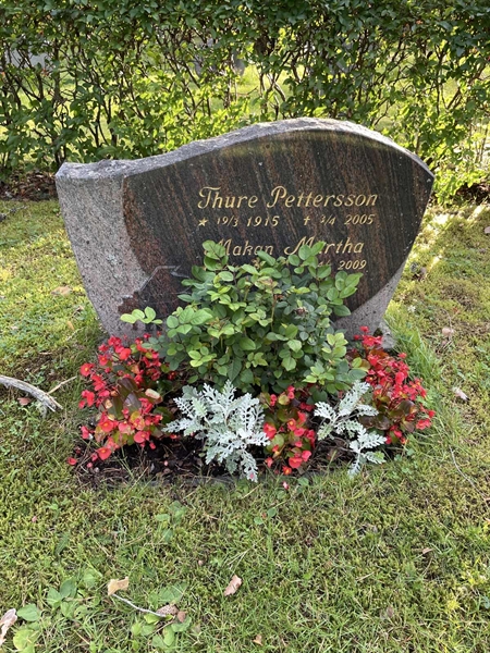 Grave number: 1 KV12   208