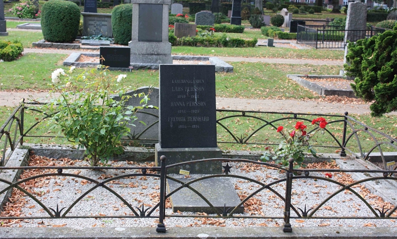 Grave number: Ö 12i   111, 112, 113