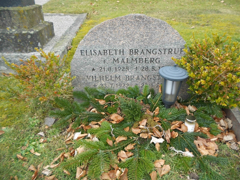 Grave number: NÅ G4   106b