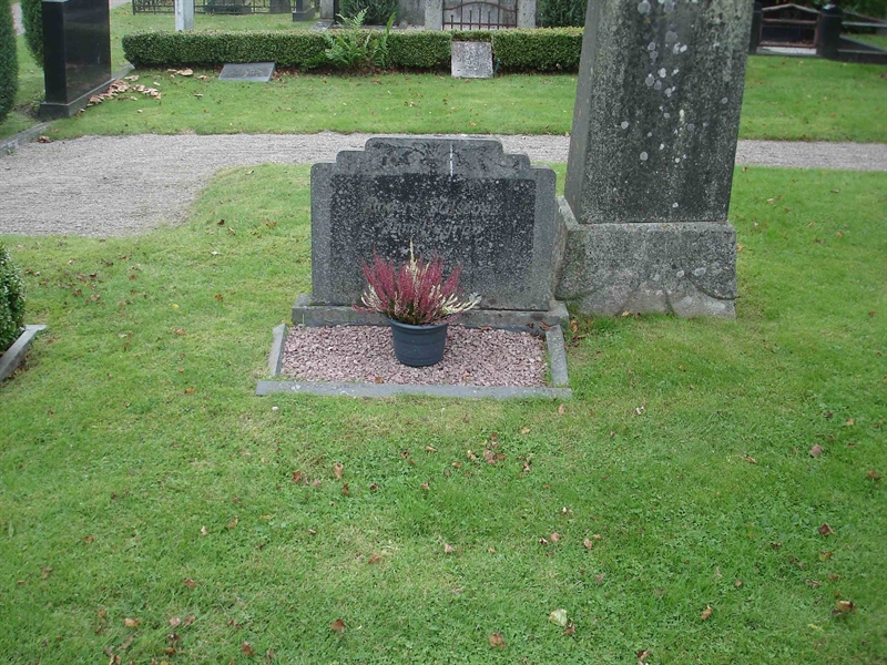 Grave number: HK A   105, 106