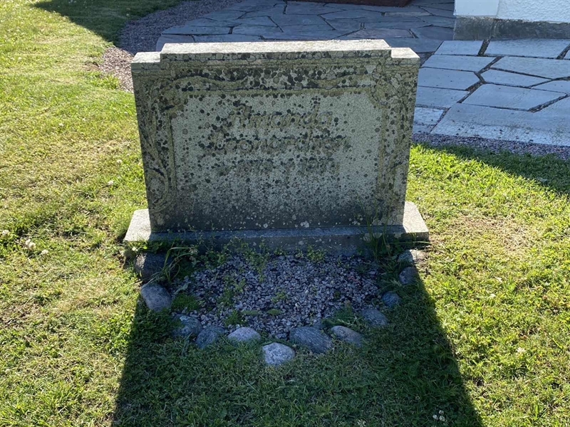Grave number: 8 2 07    87-90