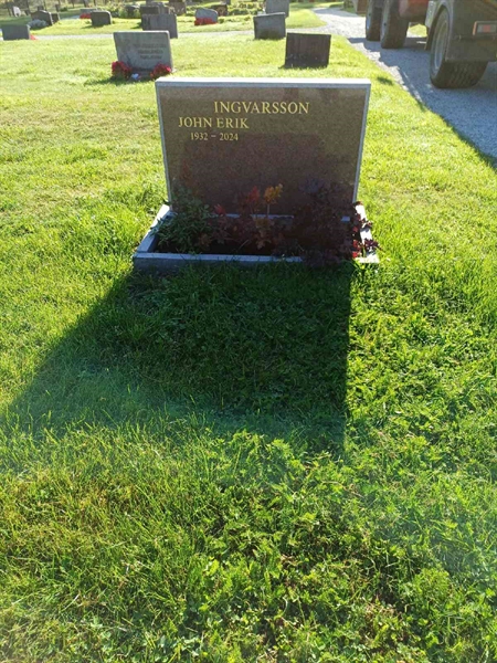 Grave number: 2 D     5