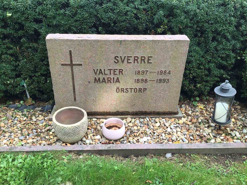 Hautatunnus: Kaga ny    93-94