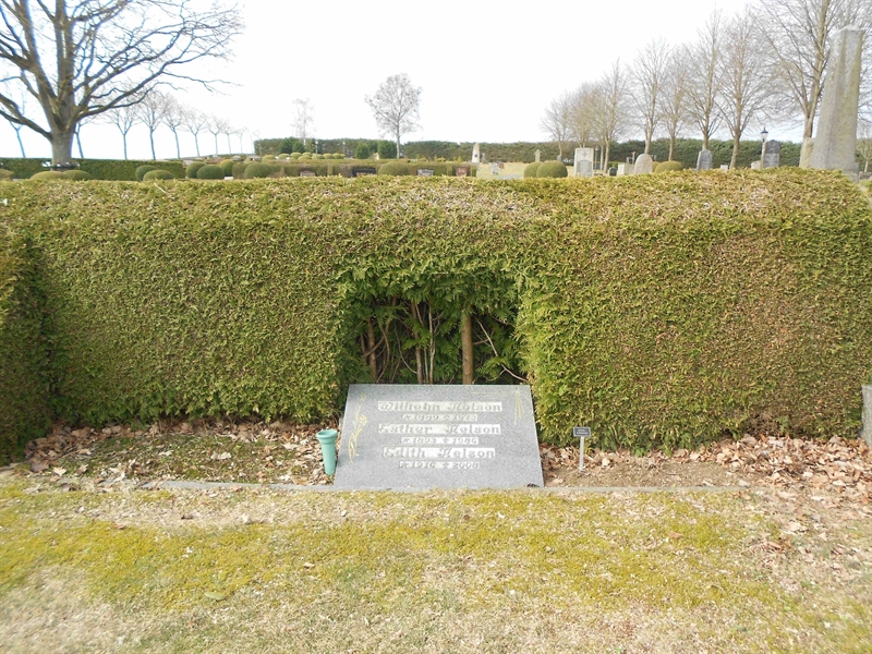 Grave number: V 15    35