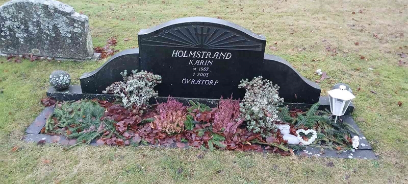 Gravnummer: 3 Nya E    79-81