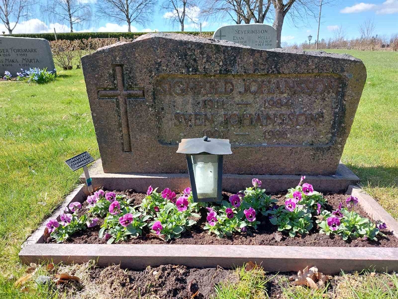 Grave number: HV 23   26, 27