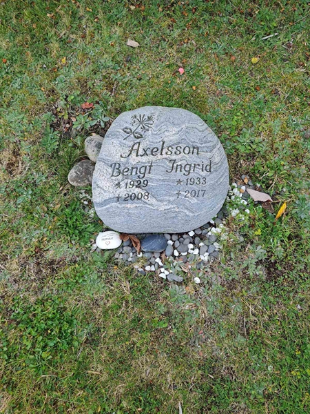 Grave number: F 05   181