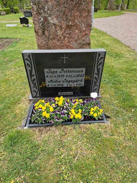 Grave number: 01 F   30