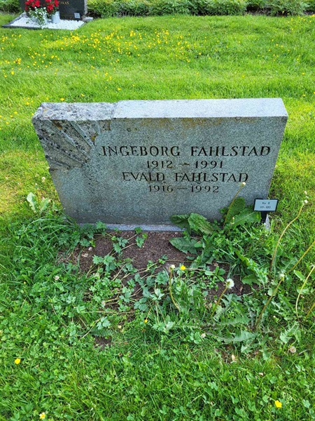 Grave number: kö 01 08    99-100