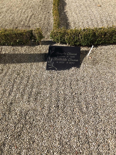 Grave number: FR 4B   109, 110, 111