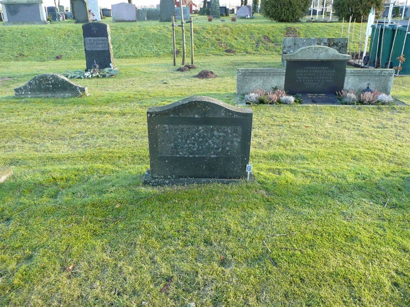Grave number: 01 B   196, 197