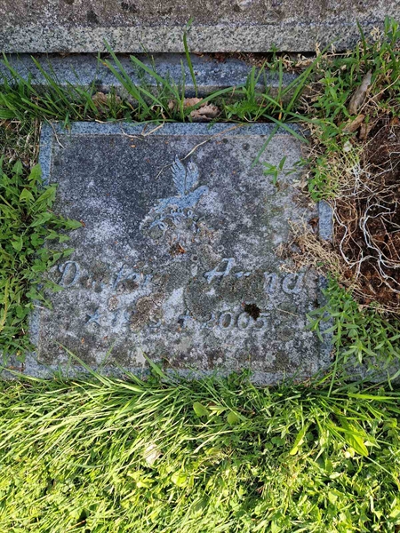 Grave number: 2 14 1822, 1823