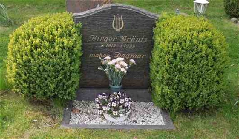 Grave number: SN U1    32