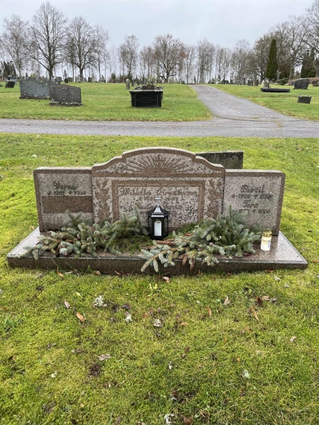 Grave number: Ärt 44 14    32+33