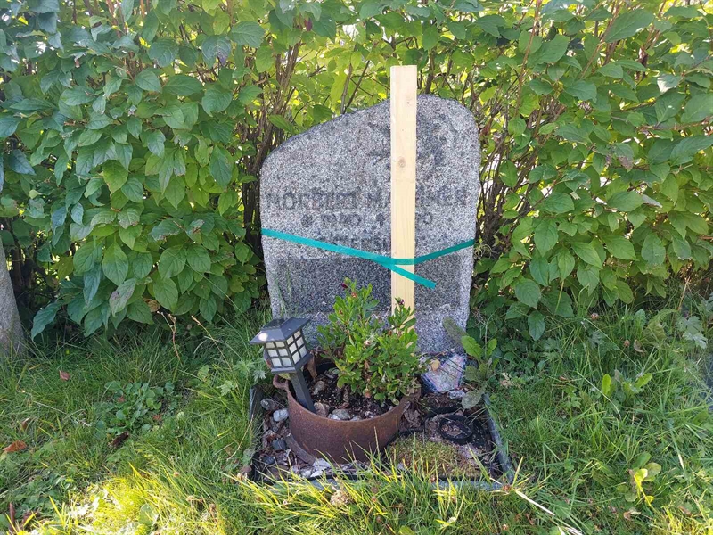 Grave number: K J   184