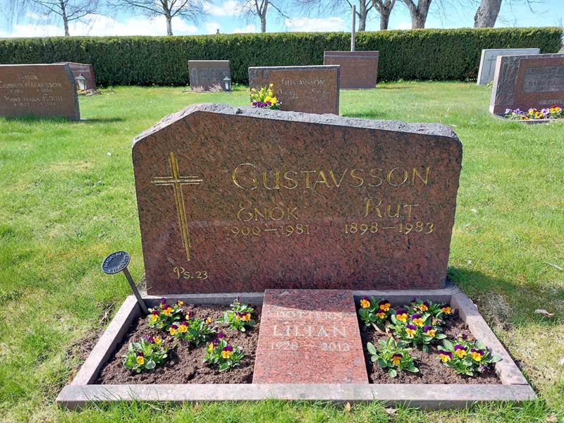 Grave number: HV 24   12, 13, 14
