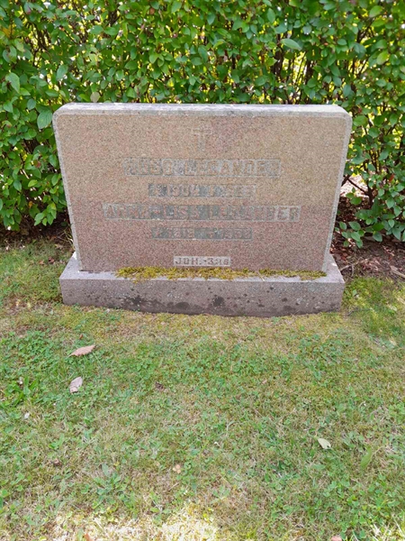 Grave number: 11 R    11-12