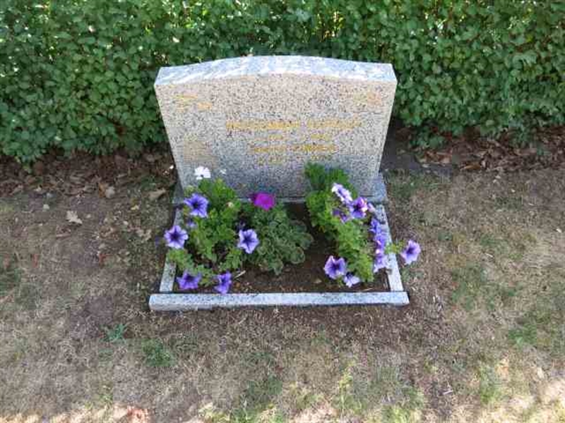 Grave number: TN 2   198-199