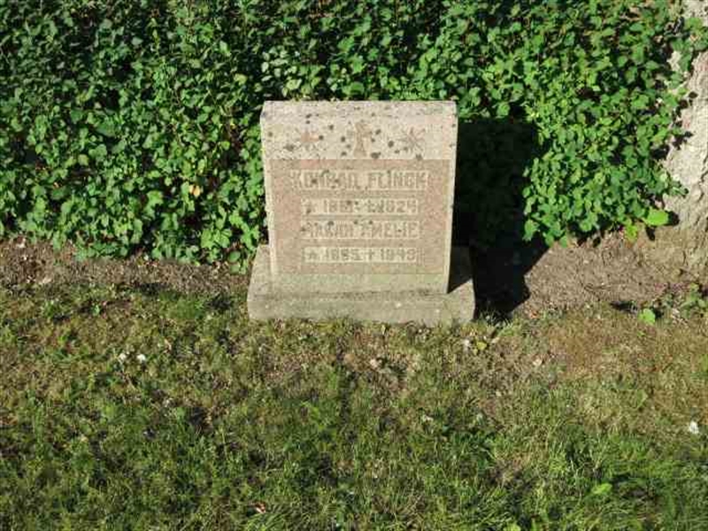 Grave number: TN 2   165-166