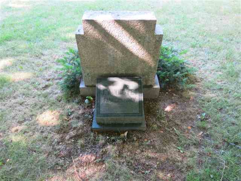 Grave number: TN 4    29-30