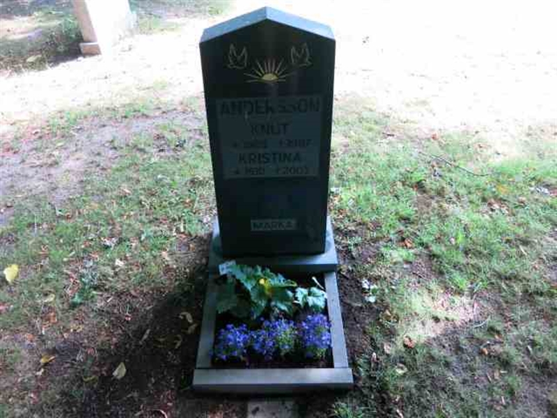 Grave number: TN 2   480-481