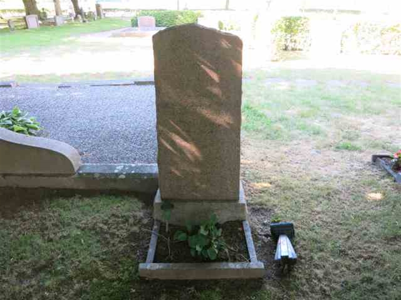 Grave number: TN 4    20-21