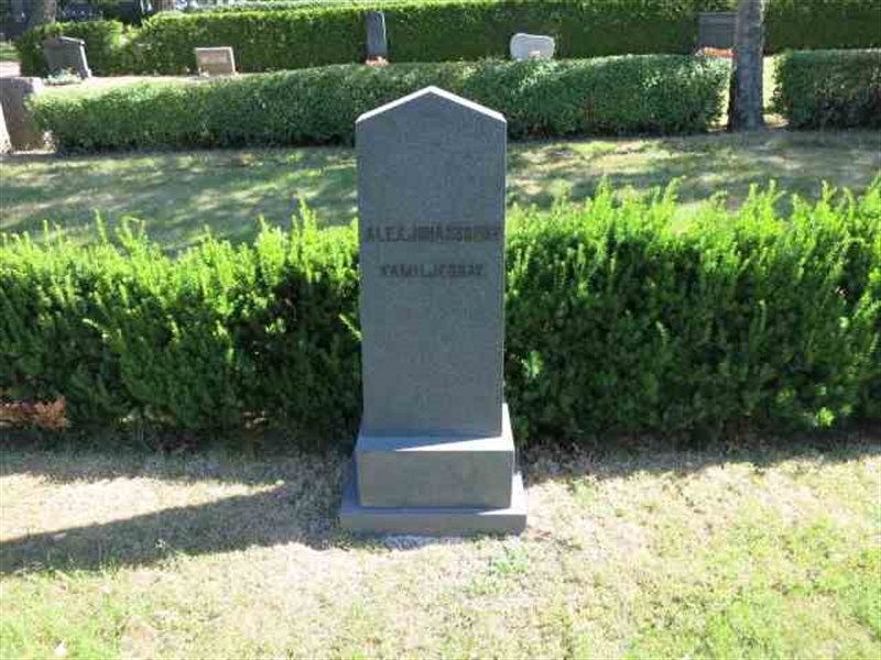 Grave number: TN 4   155-156