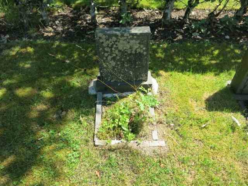 Grave number: TN 1   398