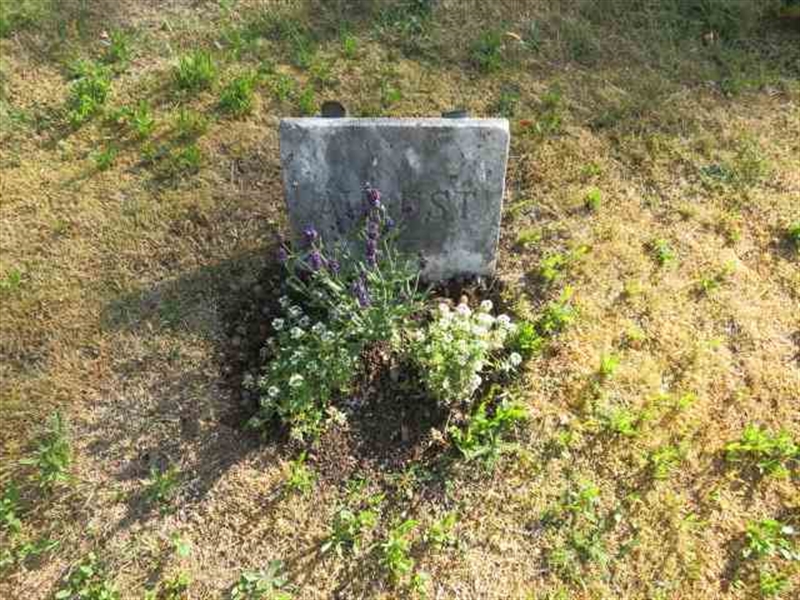 Grave number: TN 2    73